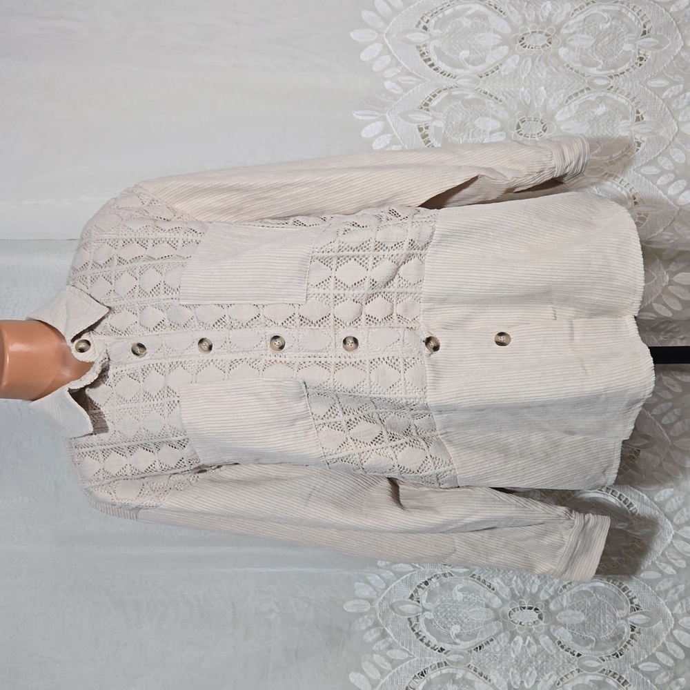 Davi & Dani Button Up Cream Shacket Sz Medium - image 1